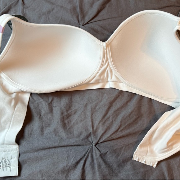 NWT Lot Of 4 BALI Cool Comfort White Bras 42D  Wide No Slip Straps Seamless - Picture 7 of 9